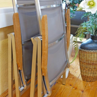 Klappstuhl - Hochlehner - Stühle für Garten, Terrasse und Balkon geeignet, Beispiel für zwei zusammengeklappte Gartenstühle