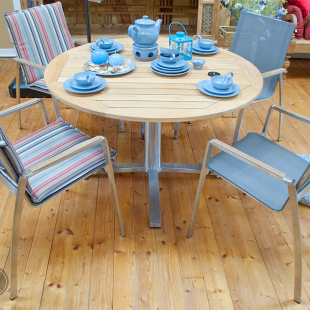Hochwertige Gartenmöbel aus Edelstahl, runder Ess-Tisch + Stapelstühle (Material - Edelstahl, Textilene, Teakholz)