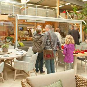 Frühlings-Hausmesse für Gartenmöbel - Besucher unserer Ausstellung